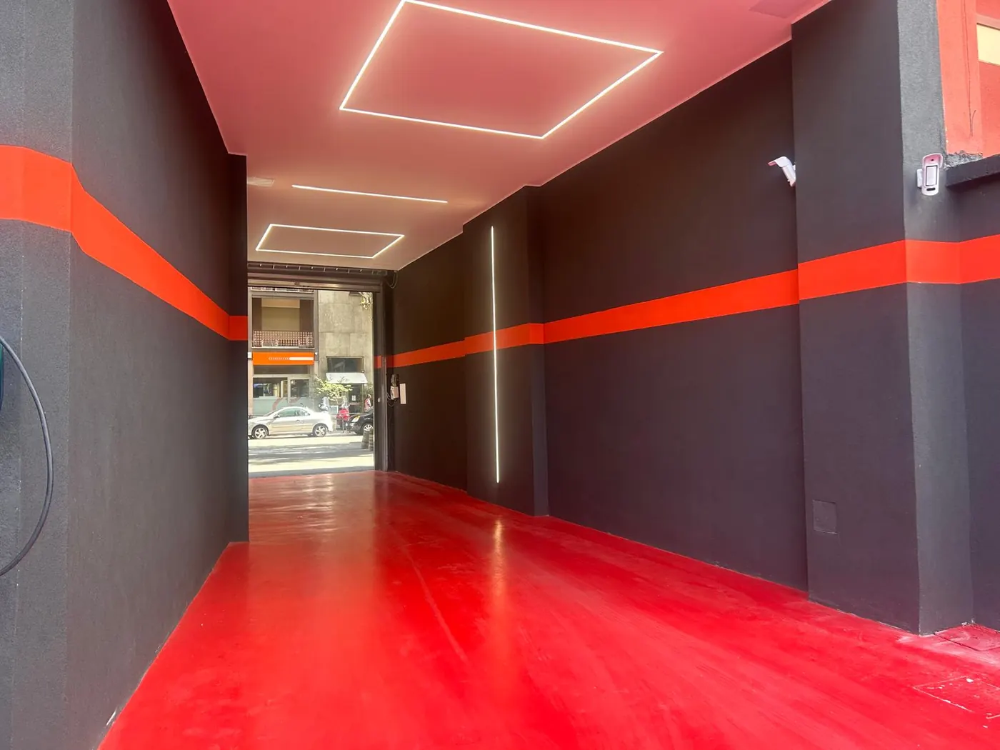 Ingresso coperto dell'autofficina Marconi 1