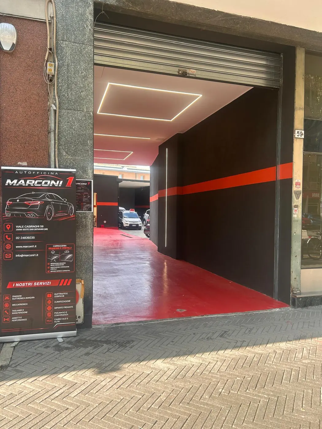 Ingresso dell'Autofficina Marconi 1 in Viale Casiraghi 59 a Sesto San Giovanni